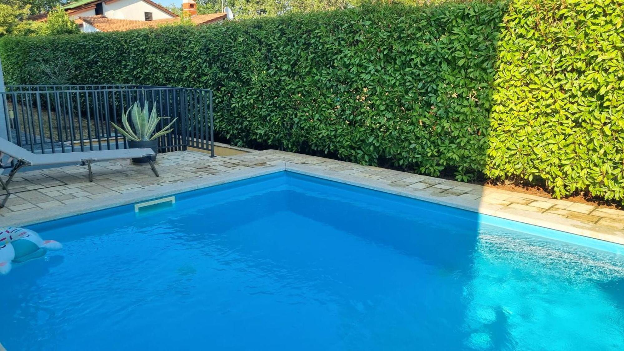 Casa Emma With Pool Lägenhet Poreč Exteriör bild